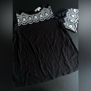 Loft Black & White Cold Shoulder Eyelet Detailed Top Size Large Petite EUC